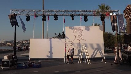 Kuşadası'nda duvarlar sanatla renkleniyor