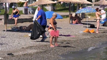 "Όλοι μαζί μπορούμε": Μικροί και μεγάλοι καθάρισαν την κεντρική παραλία των Καμένων Βούρλων