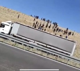 Niğde'yi karıştıran görüntü! Onlarca göçmen tırdan inip yerleşim yerlerine dağıldı