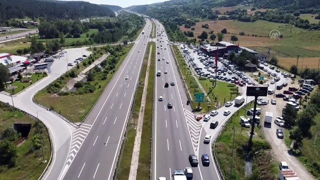 BOLU - Anadolu Otoyolu'nda bayram tatili yoğunluğu devam ediyor