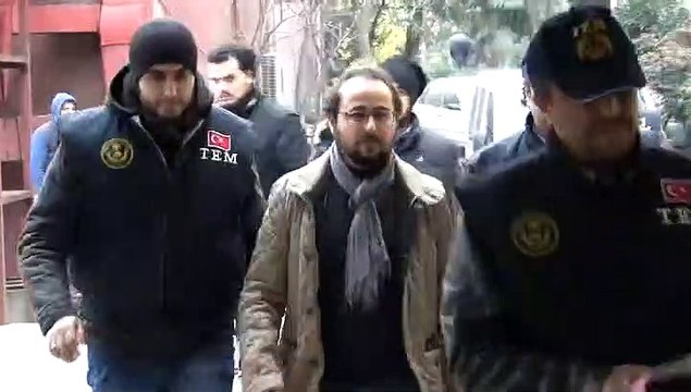 Tek Türkiye dizisinin senaristi Ali Kara gözaltında