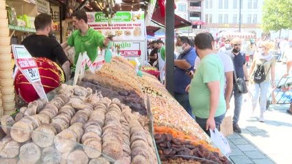 Eminönü'nde Kurban Bayramı alışverişi hareketliliği