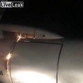 Il filme le réacteur de son avion qui prend feu en plein vol... pas très rassurant