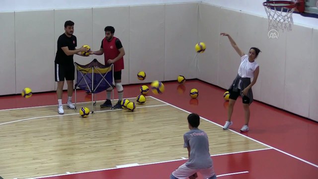 KARABÜK - İşitme engelli milli voleybolcular 'dünya şampiyonu' unvanını korumak istiyor