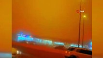 - Suudi Arabistan'da kum fırtınası gökyüzünü turuncuya bürüdü