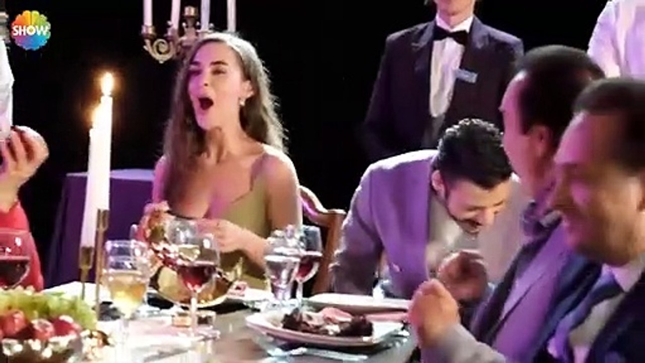 Detrás de cámaras de la filmación del póster oficial de la serie  Cam Tavanlar