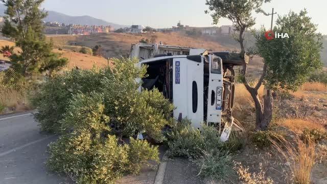 Kamyonu yan yatırdı, faciayı önledi