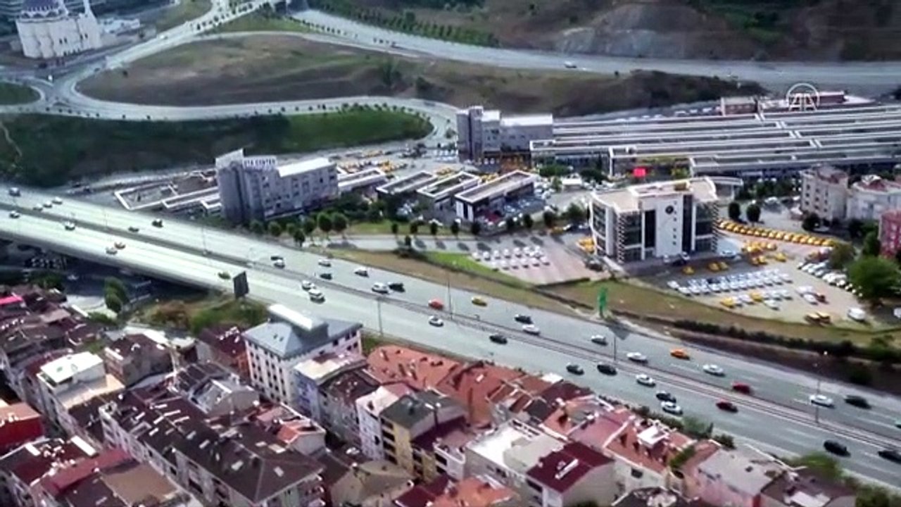İstanbul'da helikopter destekli denetim yapıldı.