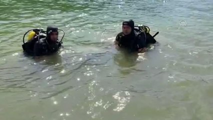 Barajda çırpınan çocuklarını kurtarmak için suya giren kişi boğuldu
