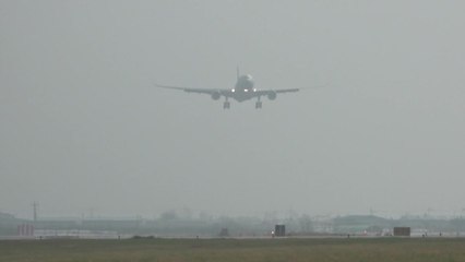 "청해부대원 61명 추가 확진"...오늘 오후 수송기 급파 / YTN