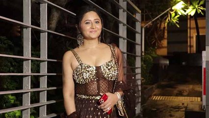 Rahul Vidya Disha Parmar के के संगीत में टूटे पैर में पहुंचीं Rashami Desai | FilmiBeat