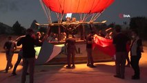 Kapadokya'da Türkiye ve Guatemala bayrakları gökyüzünde dalgalandı