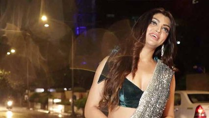 Rahul Disha की संगीत सेरेमनी में स्टाइलिश अंदाज में Akansha Puri ने दिखाई पतली कमरिया | FilmiBeat