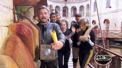 Fort Boyard - Nabilla se casse un ongle dès la première épreuve.