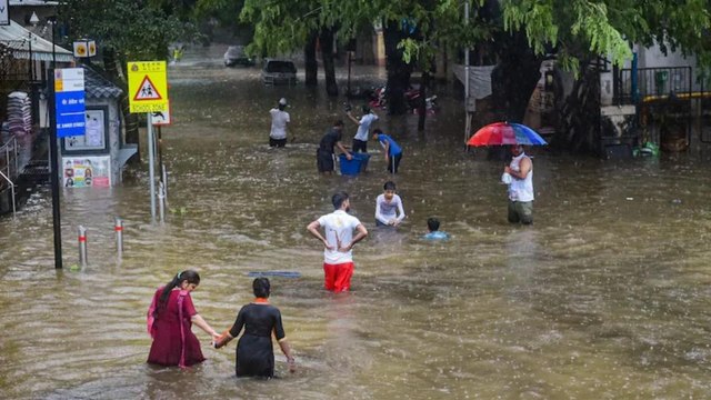 Shatak: Heavy rains lash Mumbai, water-logging disrupts life