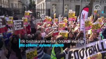 İngiltere'de başbakanlık konutu önünde ırkçılığa karşı 'diz çökme' eylemi yapıldı