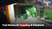 Truk Muatan Es Terguling di Sukabumi