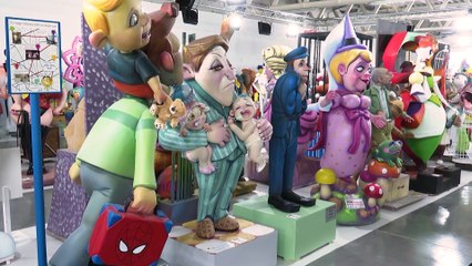 El mundo fallero comparte sus obras en L'Exposició del Ninot