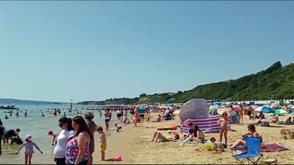 Gran Bretagna: spiagge prese d'assalto nel weekend