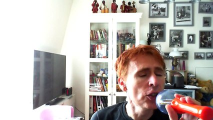 Wiwi égratigne "a different way"