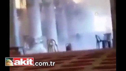 İsrail askerleri postallarıyla Mescid-i Aksa'ya girdi!