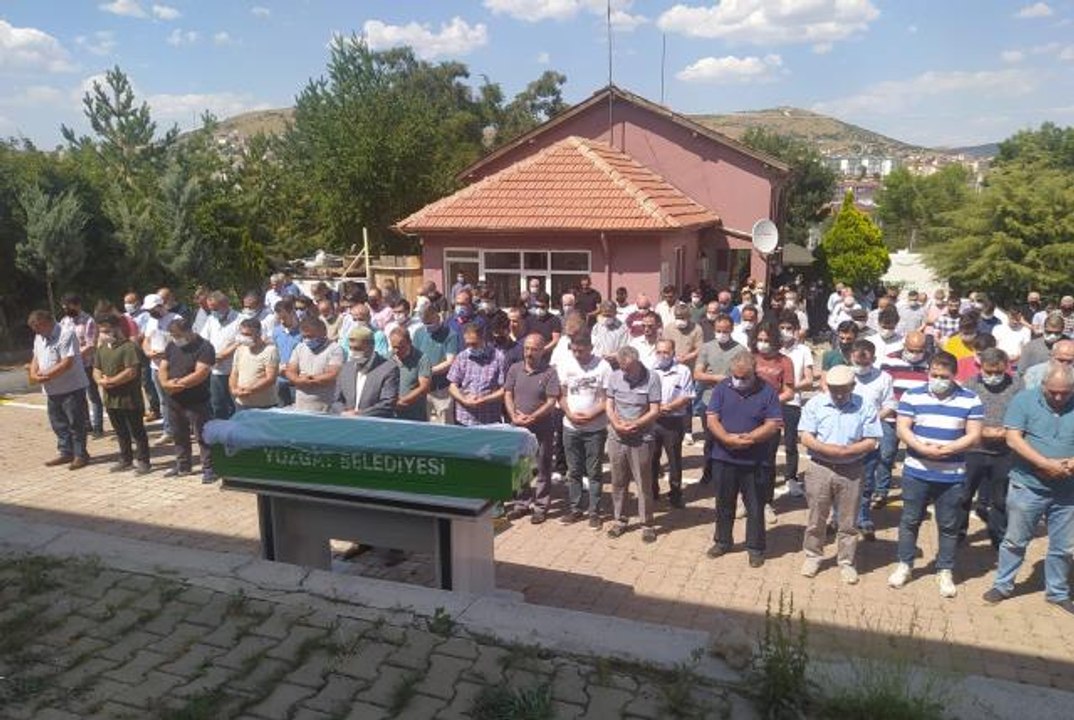 Düğün hazırlığı yaptığı nişanlısını öldürdükten sonra intihar girişiminde bulunan uzman çavuş, hayatını kaybetti