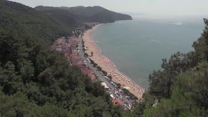 İnkumu beldesi tatilci yoğunluğu nedeniyle araç girişine kapatıldı