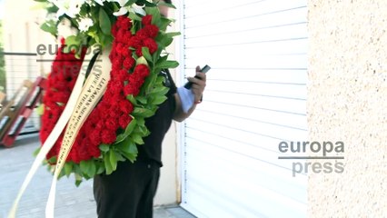 Corona del pueblo Saharaui  en el tanatorio de Pilar Bardem