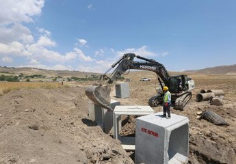 VAN'DA TAŞKINDAN ETKİLENEN MAHALLELERDE ÇALIŞMA BAŞLATILDI