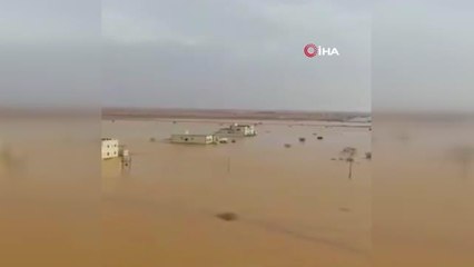 Son dakika haberleri: Suudi Arabistan'daki selde birçok kerpiç ev yıkıldı