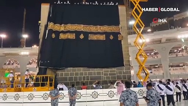 Kabe'nin örtüsü Kisve-i Şerif'i değiştirme çalışmaları başladı