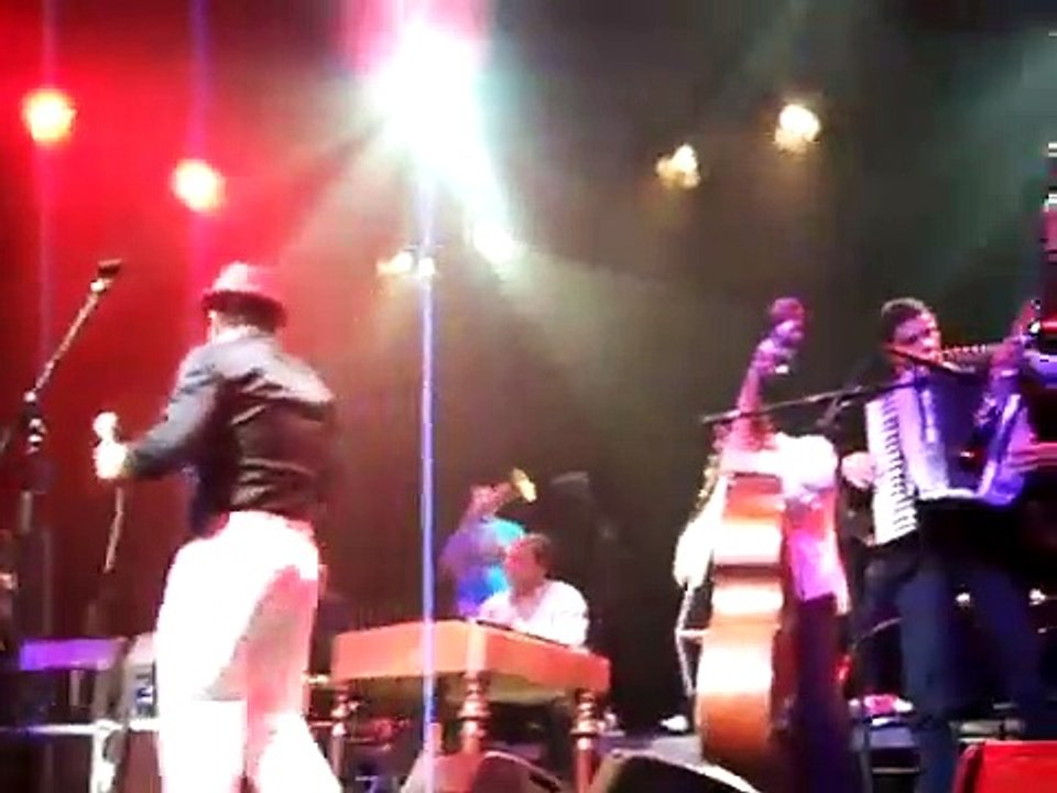 TARAF DE HAÏDOUKS & KOČANI ORKESTAR  BAND OF GYPSIES   23.03.2012 à Gonesse (4)