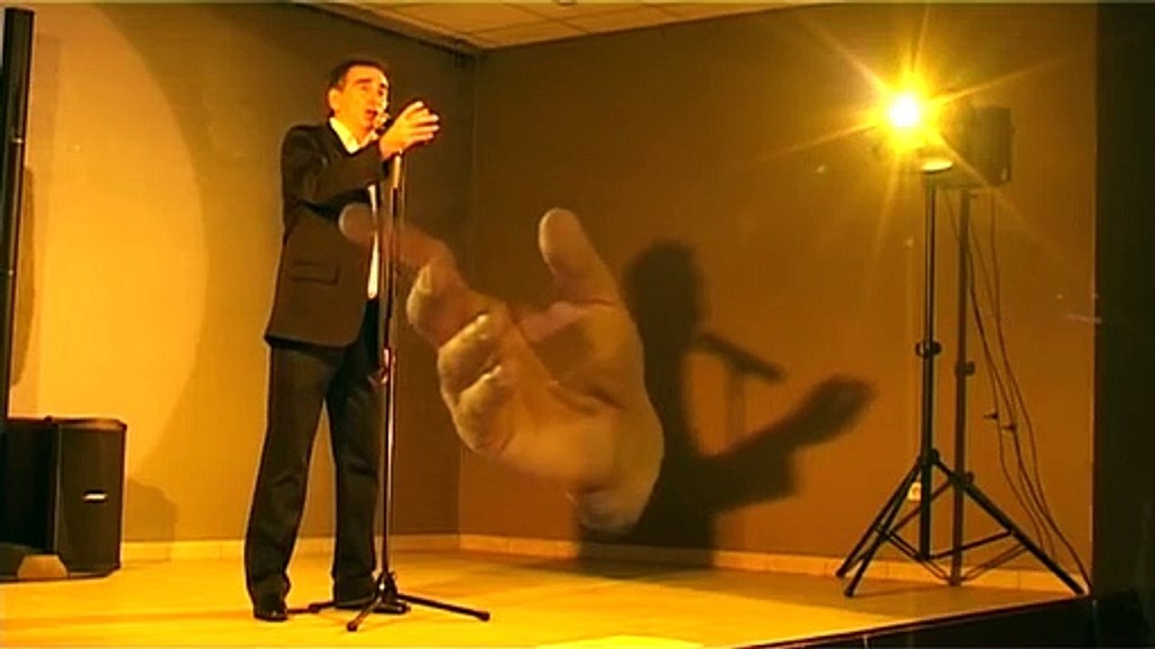 Christian Ortuno chante Jacques Brel (extraits).