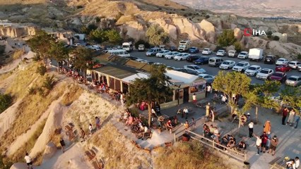 Her gün binlerce kişi günbatımını izlemek için Kapadokya'ya akın ediyor