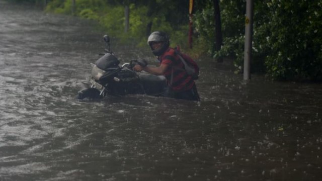 Delhi rains cause waterlogging in many areas