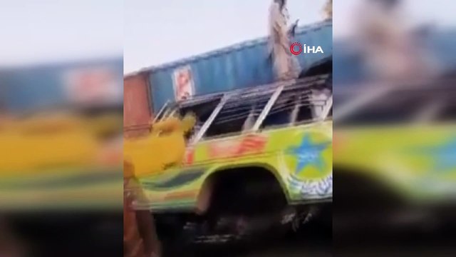 - Pakistan’da otobüs kazası: en az 27 ölü, 30 yaralı