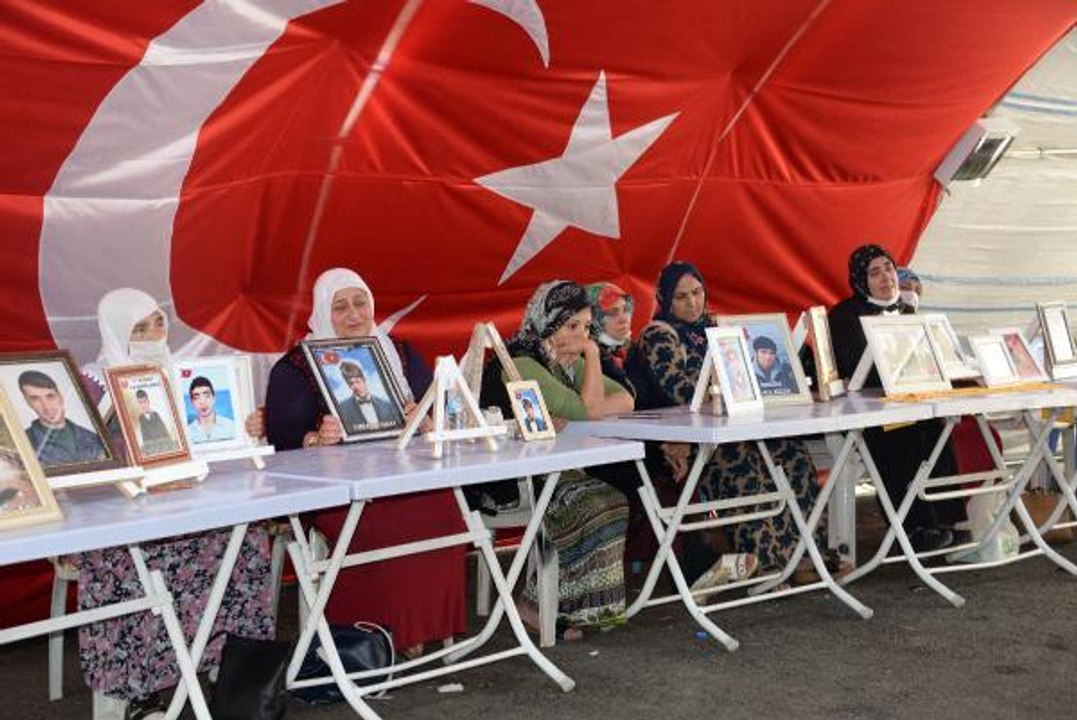 685 GÜNDÜR SÜREN EVLAT NÖBETİNDEKİ AİLELER BİR BAYRAMI DAHA BURUK KARŞILIYOR