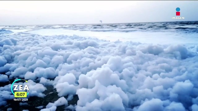 Clausuran playas de Coatzacoalcos por aparición de espuma