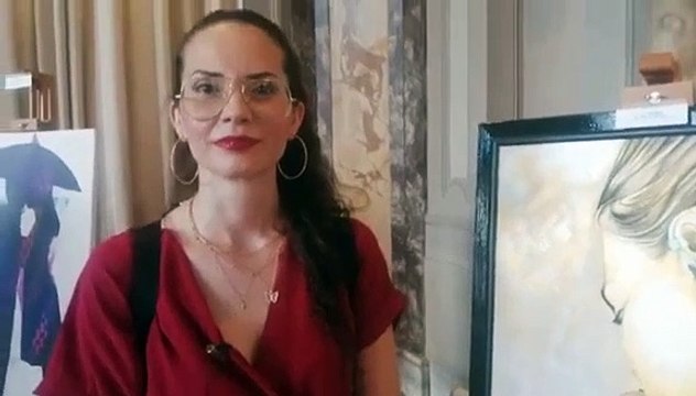Angela Bombardi artista che nei suoi quadri racconta la sordità