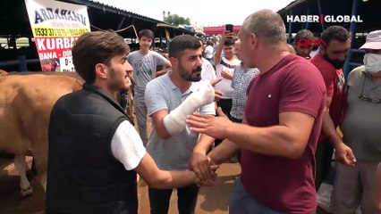 Kurban pazarında yok artık  dedirten pazarlık! Kolu çatladı