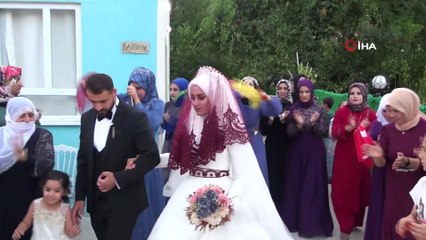 - 28 yıl önce PKK’nın 6 aylık iken 6 kurşunla yaralayarak yetim bıraktığı Ergün, dünya evine girdi