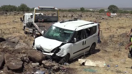 Hafif ticari araç şarampole devrildi: 8 yaralı