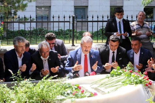 Destici'den Yazıcıoğlu'nun kabrine ziyaret