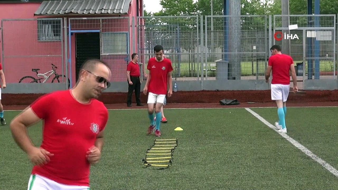 Görmeyen gözlerle başarıdan başarıya koşuyorlar