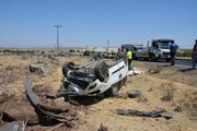 ŞANLIURFA - Hafif ticari araç şarampole devrildi: 8 yaralı