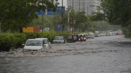 Monsoon rain lashes Delhi-NCR, buses drown on waterlogged roads