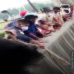 A Photographer Rescued A Woman Who Falls In The Sea Near Gateway Of India