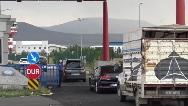 Kars Harakani Havalimanı'nda bayram yoğunluğu