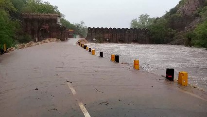ऐसी बारिश हुई कि नेशनल हाइवे 552 चार घंटे रहा बंद, अटके वाहन