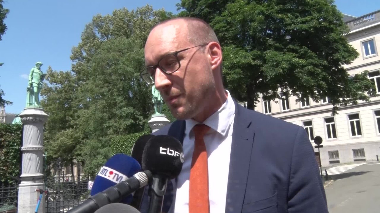 Migrants en grève de la faim: une démission n'a jamais permis de parvenir à une solution (Vincent Van Peteghem)